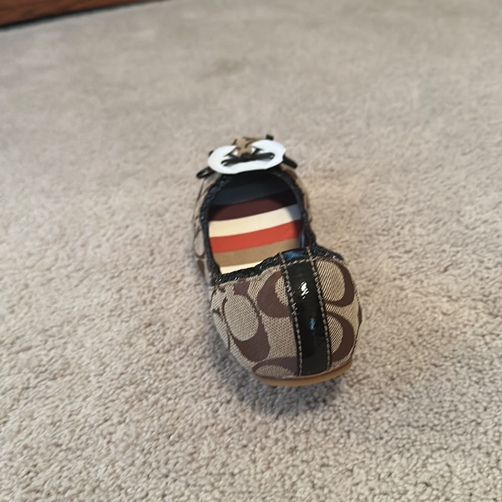 Coach - Picture 3 of 4